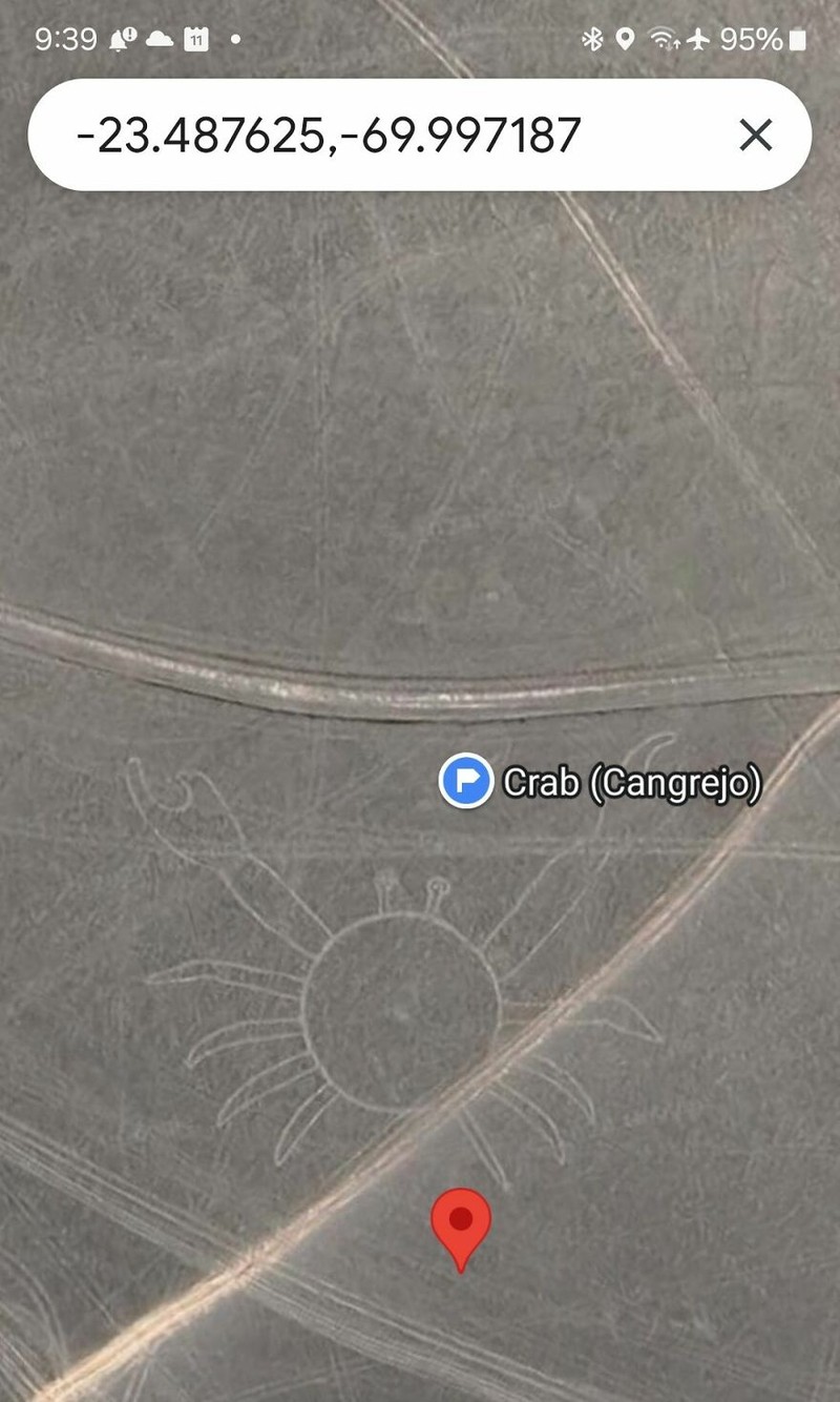 Berikut beberapa gambar yang tertangkap Google Earth. Foto-foto ini beragam, ada yang aneh, keren, hingga menyeramkan.