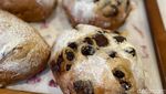 Ada Roti Sourdough Cokelat dan Cranberry Cheese mulai Rp 35.000 di Sini