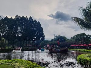 Edisi Liburan Ini Floating Market Lembang Buka Sampai Jam 10 Malam