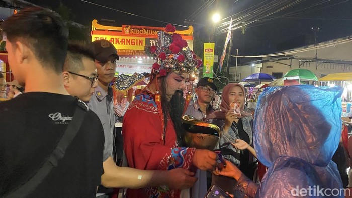 Suasana Pasar Semawis di Semarang, Minggu (26/1/2025).