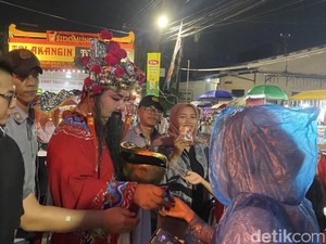 Meriahnya Perayaan Imlek dalam Pasar Semawis di Semarang