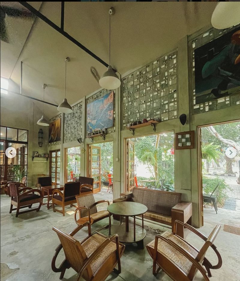 Syahdu! 5 Kedai Kopi di Bekasi yang Suasananya Jadul ala Jawa