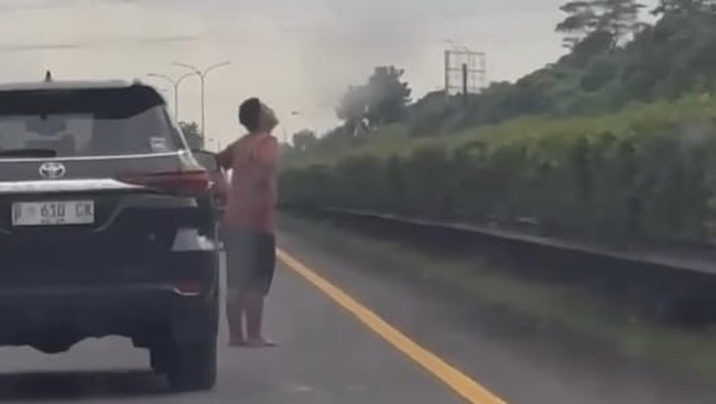 ODGJ dan Gebrakannya: Masuk Tol hingga Bikin Kereta Cepat Jadi Telat