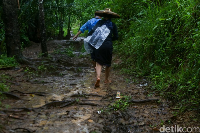 Tidak cuma soal kehidupan masyarakatnya, Baduy juga punya beberapa wisata alam yang bisa dikunjungi. Salah satunya Danau Ageung.