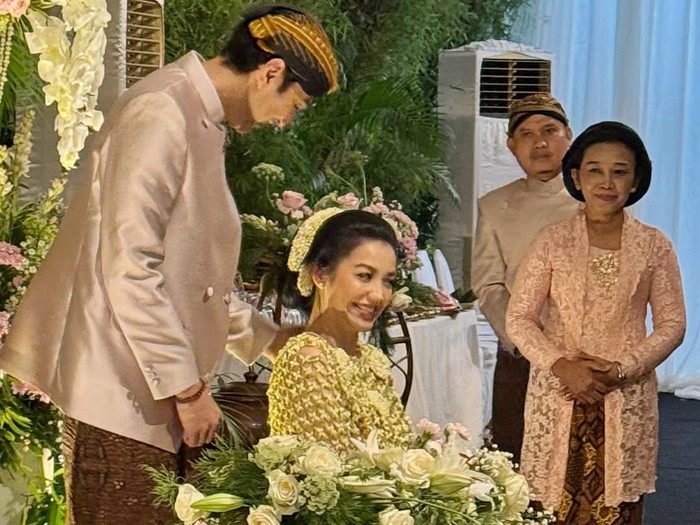 Tujuh Bulanan Kehamilan Velove Vexia.