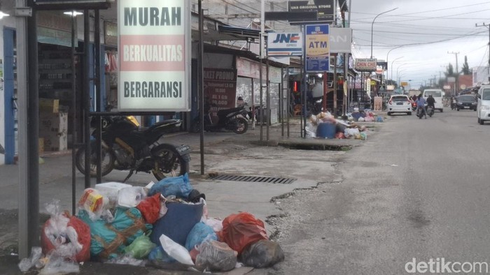 Tumpukan sampah di Pangkalan Kerinci (Foto: Dok Raja Adil Siregar)