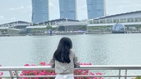 Marina Bay Sands di depan Merlion Park Singapura.