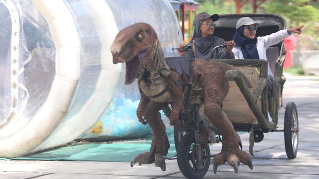 Wahana baru di Taman Hiburan Pantai Kenjeran. Becak dino dan Rainbow Slide.