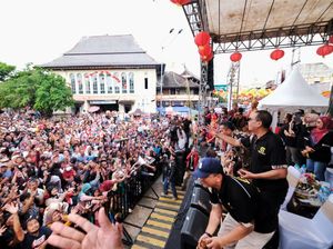 Apes Wali Kota Solo Borong Telur Gulung tapi Malah Kena Kepruk Harga
