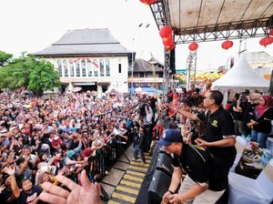 Apes Wali Kota Solo Borong Telur Gulung tapi Malah Kena Kepruk Harga