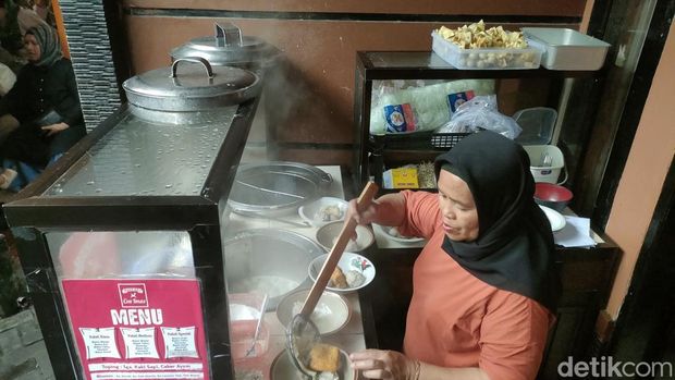 Bakso Aci Legendaris Ceu Imas di Garut