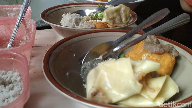 Bakso Aci Legendaris Ceu Imas di Garut