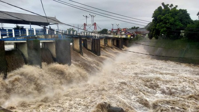 Bendung Katulampa Bogor siaga 3, Selasa (28/1) sore.