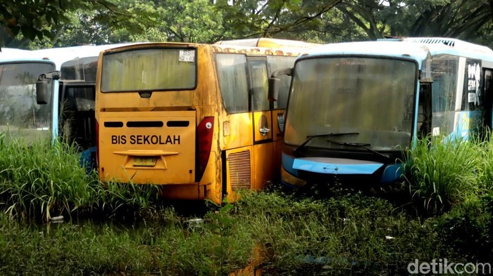 Bus Terendam Banjir di Gedebage Bus Terendam Banjir di Gedebage