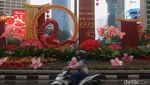 Dekorasi Imlek Meriahkan Bundaran HI Jakarta