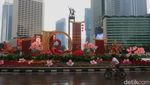 Dekorasi Imlek Meriahkan Bundaran HI Jakarta
