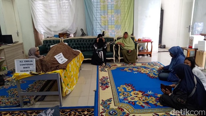 denada dampingi jenazah emilia contessa