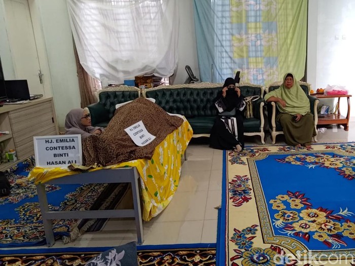 denada dampingi jenazah emilia contessa