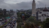 Satlantas Polres Bogor mencatat sebanyak 10 ribu kendaraan melintasi Jalan Raya Puncak, Bogor, Jawa Barat sejak dini hari tadi hingga pagi ini. 