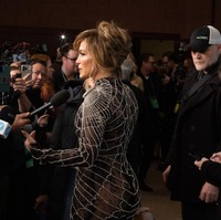 Dr. Carolyn Mair, penulis buku The Psychology of Fashion, mengatakan bahwa dengan method dressing aktor dapat mengekspresikan identitas mereka melalui pakaian, sehingga meningkatkan performa mereka dan memungkinkan mereka berinteraksi dengan penonton secara lebih mendalam. (Foto: Isaiah Trickey/FilmMagic via Getty Images)