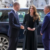 Kate Middleton, demikian Putri Wales lebih akrab dikenal, ambil bagian dalam peringatan Holocaust bersama suaminya, Pangeran William, di London, Inggris. Holocaust diperingati setiap 27 Januari untuk mengenang korban dan penyintas dari bangsa Yahudi yang ditindas Nazi semasa Perang Dunia II. (Foto: Arthur Edwards - WPA Pool/Getty Images)