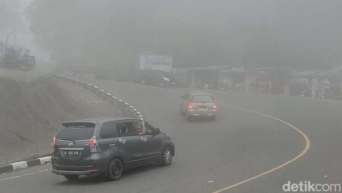 Kabut selimuti jalur puncak