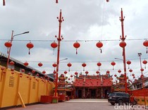 Puluhan Polisi Diterjunkan untuk Amankan Imlek di Kelenteng Tertua Palembang