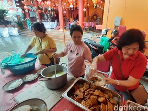 Sambut Imlek, Kelenteng Hok Tik Bio Pati Sediakan Makan Gratis untuk Umum