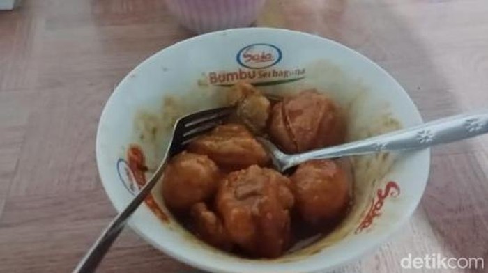 Kuliner rujak tahu.