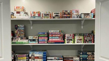 Kumpulan puzzle yang ditempatkan serapi ini. Bersih banget! Foto: dachshundaholic via Bored Panda