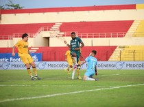 Melihat Lagi Momen Baku Hantam Semen Padang Diklaim Jadi Biang Kerok PSS Keok