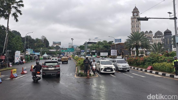 Lalu lintas di Jalur Puncak Bogor kembali normal 2 arah.