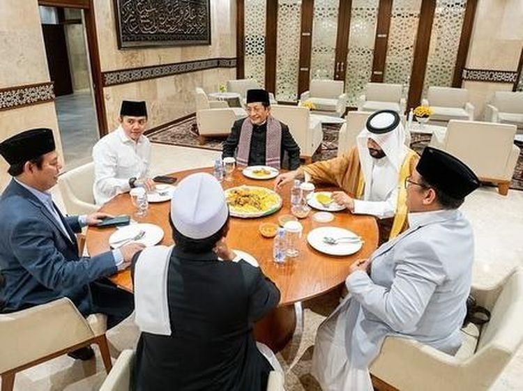 Momen Kuliner Mayor Teddy dengan Menteri dan Imam Besar Masjidil Haram