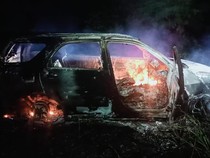 Liburan Berakhir Musibah, Mobil Angkut 4 Dokter RSUD Lembata Terbakar