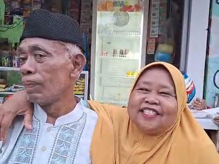 Pak Tarno bertemu istri pertama.