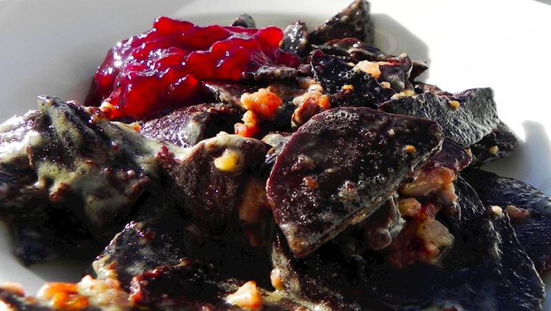 Pancake Darah dan Kepala Domba Bakar, Makanan Paling Tidak Enak Sedunia