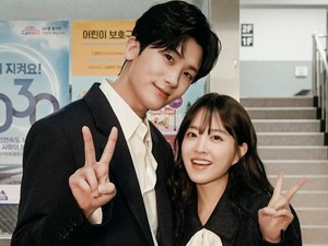 Park Hyung Sik Bantah Pacari Park Bo Young, Klarifikasi Editan Video Fans