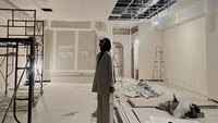 Allah Maha Baik… Bismillahirrahmanirrahim. Alhamdulillah sudah memasuki fase bolak-balik untuk mantau progress store @amapola.label Doain yaa teman-teman semoga bisa cepat jadii, tulis Paula Verhoeven dalam Instagram miliknya. Foto: instagram Paula Verhoeven