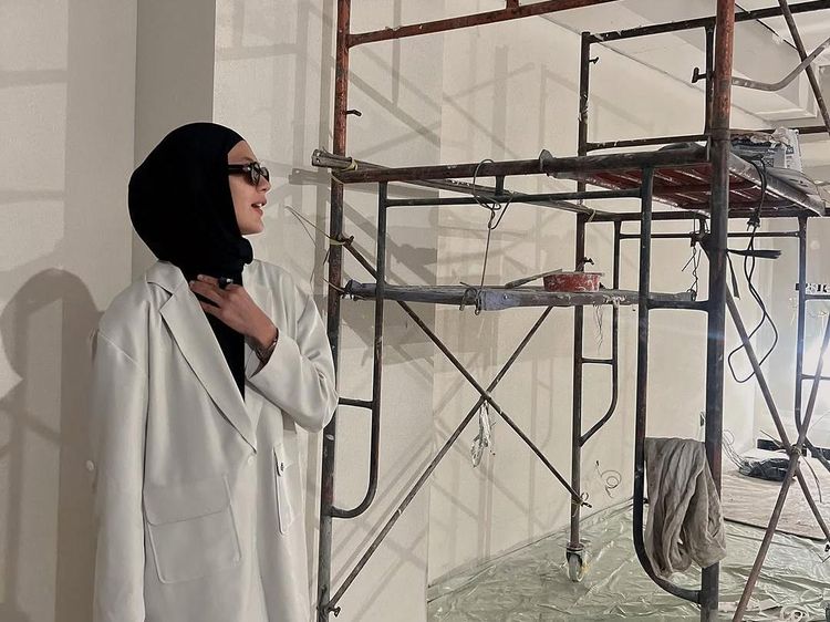 Intip Paula Verhoeven yang Lagi Ngecek Pembangunan Bisnis Baru