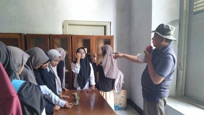 Pelajar saat mengunjungi museum Grumala di Majalengka