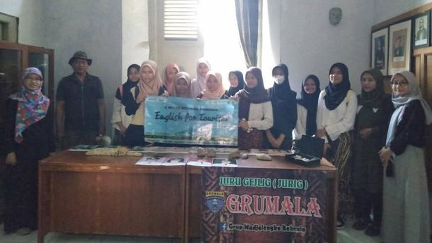 Pelajar saat mengunjungi museum Grumala di Majalengka
