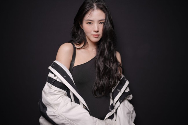 “Apakah kondisi kulitnya buruk? Apakah dia mengganti foundation? Jika memakai foundation dengan cara yang salah, hasilnya bis jadi tidak merata seperti itu,” tulis netizen lain greget dengan makeup-nya. Foto: dok. Getty Images