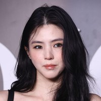 Selama ini, Han So Hee terlihat flawless dalam hasil jepretan kamera wartawan maupun fancam penggemar. Netizen Korea menilai hasil makeup Han So Hee kali ini terlihat cakey karena foundation tak merata. Foto: dok. Getty Images