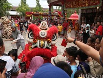 Imlek di Kelenteng Hok Swie Bio Bojonegoro Dimeriahkan Atraksi Barongsai
