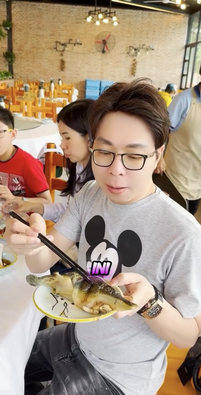 Potret dr. Richard Lee Makan Pecel Lele hingga Jajan Rambutan Potret dr. Richard Lee Makan Pecel Lele hingga Jajan Rambutan