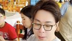 Potret dr. Richard Lee Makan Pecel Lele hingga Jajan Rambutan
