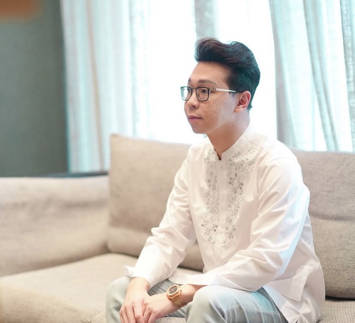 Potret dr. Richard Lee Makan Pecel Lele hingga Jajan Rambutan
