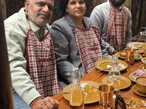 Ada Hal Menyentuh di Balik Foto Orang Tua dan Anak di Restoran Mewah Ini