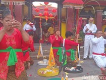 Ritual Tolak Bala di Vihara Dharmayana Kuta, Mohon Kebahagiaan Saat Imlek