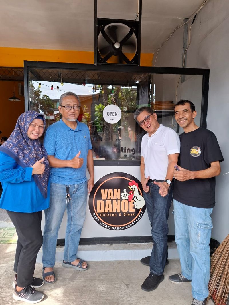 Rocky Gerung Sebut Steak di Depok Ini Murah Tapi Rasanya Mewah!